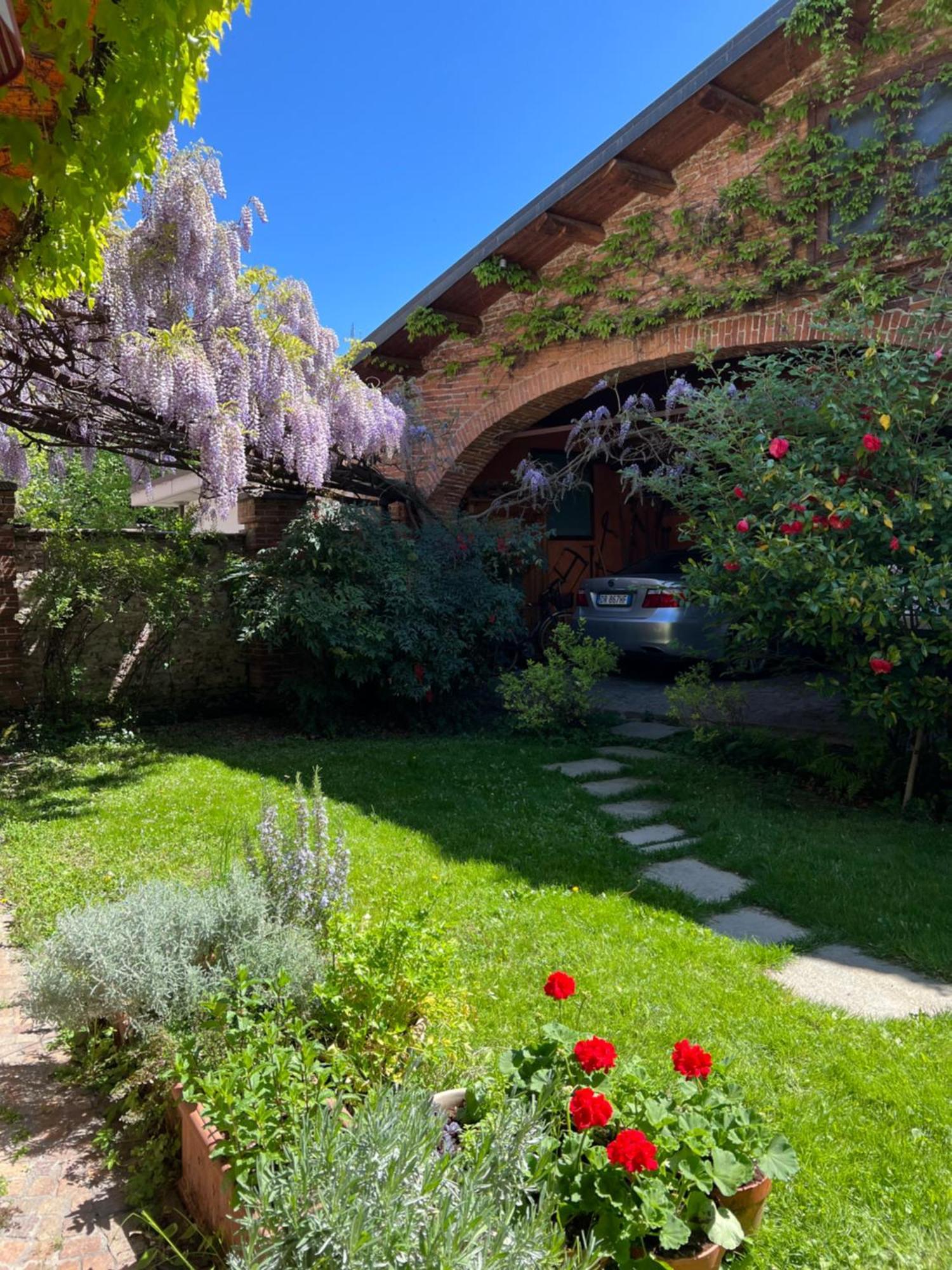 ホテル La Casa Arancione Boves エクステリア 写真